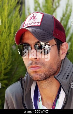 Enrique Iglesias (ESP) Singer, ospite del Sahara Force India F1 Team. Gran Premio d'Europa, domenica 19 giugno 2016. Circuito cittadino di Baku, Azerbaigian. Foto Stock