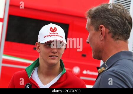 (Da L a R): Mick Schumacher (GER) Prema Powerteam con David Coulthard (GBR) Red Bull Racing e Scuderia Toro Advisor / Channel 4 F1 commentatore. Gran Premio di Germania, sabato 30 luglio 2016. Hockenheim, Germania. Foto Stock