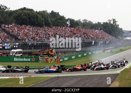 Pascal Wehrlein (GER) Manor Racing MRT05 al via della gara. Gran Premio d'Italia, domenica 4 settembre 2016. Monza Italia. Foto Stock