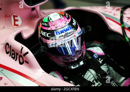 Sergio Perez (MEX) Sahara Force India F1 VJM10 con un messaggio di BillyWhizz di sostegno per infortunato pilota F4 Billy Monger. Gran Premio di Russia, venerdì 28 aprile 2017. Sochi Autodrom, Sochi, Russia. Foto Stock