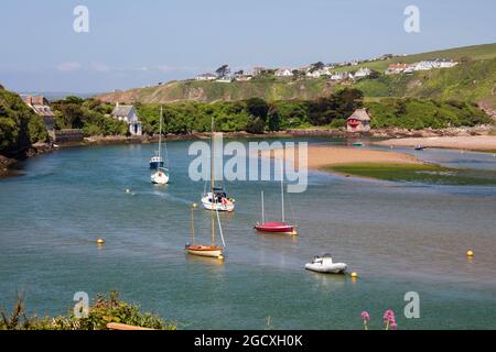 Bocca del fiume Avon visto da Bantham con Bigbury-on-Sea in distanza, Bantham, distretto di South Hams, Devon, Inghilterra, Regno Unito, Europa Foto Stock