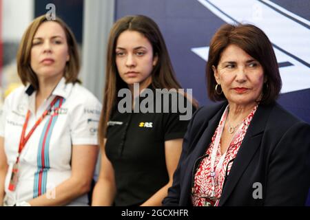 Michelle Mouton (fra) FIA Donne in Motorsport Ambasciatore con Marta Garcia (ESP) Renault Sport Academy driver e Susie Wolff (GBR) Channel 4 Expert Analyst. Gran Premio di Monaco, sabato 27 maggio 2017. Monte Carlo, Monaco. Foto Stock