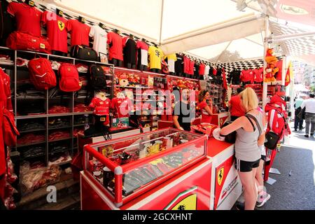 Stand merchandising. Gran Premio di Monaco, sabato 27 maggio 2017. Monte Carlo, Monaco. Foto Stock