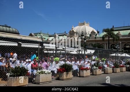 Tifosi e atmosfera Monaco. Gran Premio di Monaco, domenica 28 maggio 2017. Monte Carlo, Monaco. Foto Stock