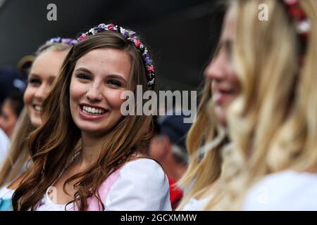 Ragazza griglia. Gran Premio d'Austria, sabato 8 luglio 2017. Spielberg, Austria. Foto Stock