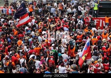 Tifosi sul podio. Gran Premio d'Austria, domenica 9 luglio 2017. Spielberg, Austria. Foto Stock