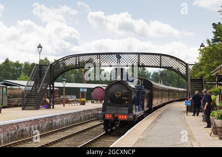 ferrovia a vapore. Caledonian Railway 0-6-0 C.R. 828 arrivo alla stazione Boat of Garten. Speyside Highland Scotland Regno Unito Foto Stock