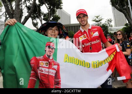 Antonio Giovinazzi (ITA) prova pilota del Team Haas F1 con i tifosi. Gran Premio di Singapore, sabato 16 settembre 2017. Circuito Marina Bay Street, Singapore. Foto Stock