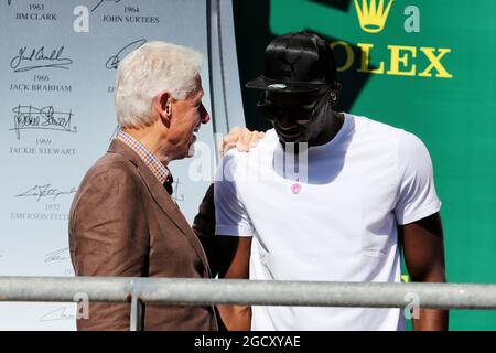 (Da L a R): Bill Clinton (USA) ex presidente americano sul podio con Usain Bolt (JAM) Athlete. Gran Premio degli Stati Uniti, domenica 22 ottobre 2017. Circuito delle Americhe, Austin, Texas, USA. Foto Stock