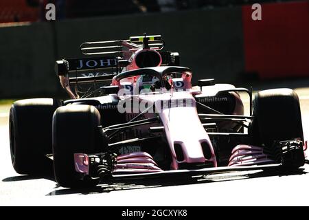 Alfonso Celis Jr (MEX) Sahara Force India F1 VJM10 Development driver con copertura Halo cockpit. Foto Stock