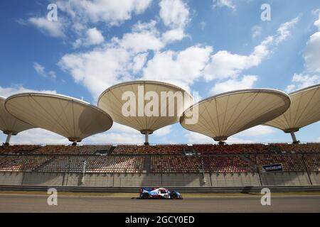 Mathias Biche (sui) / David Heinemeier-Hansson (DEN) / Nelson Piquet Jr (BRA) 13 Vaillante Rebellion, Oreca 07 - Gibson. Campionato Mondiale FIA Endurance, turno 8, 6 ore di Shanghai. Sabato 4 novembre 2017. Shanghai, Cina. Foto Stock