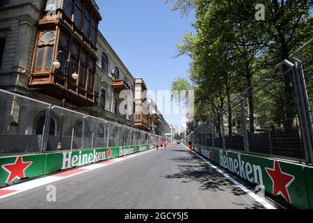 Atmosfera del circuito. Gran Premio di Azerbaigian, giovedì 26 aprile 2018. Circuito cittadino di Baku, Azerbaigian. Foto Stock