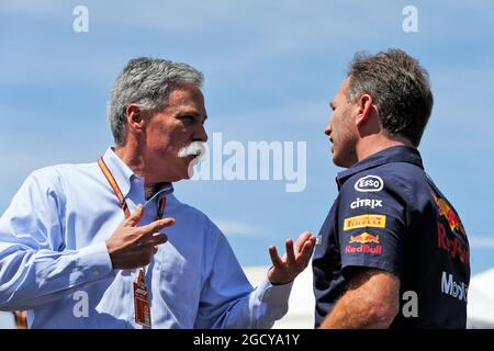 (Da L a R): Chase Carey (USA) Presidente del Gruppo Formula uno con Christian Horner (GBR) Red Bull Racing Team Principal. Gran Premio di Francia, venerdì 22 giugno 2018. Paul Ricard, Francia. Foto Stock