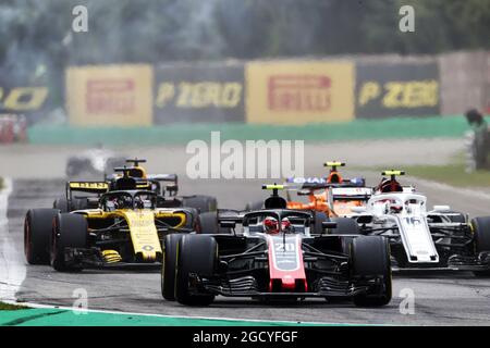 Kevin Magnussen (DEN) Haas VF-18 al via della gara. Gran Premio d'Italia, domenica 2 settembre 2018. Monza Italia. Foto Stock