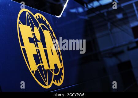 Logo FIA. Test di Formula uno, giorno 1, lunedì 18 febbraio 2019. Barcellona, Spagna. Foto Stock