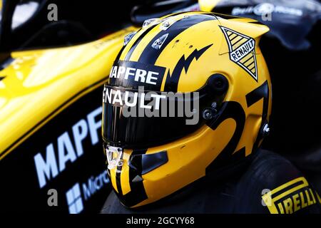 Casco retrò per Nico Hulkenberg (GER) Renault F1 Team per festeggiare il 1000° GP di F1. Gran Premio di Cina, giovedì 11 aprile 2019. Shanghai, Cina. Foto Stock