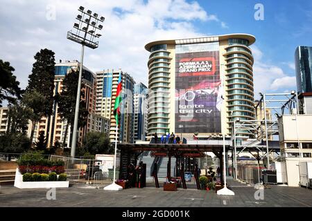 Circuito atmosfera - ingresso paddock. Gran Premio di Azerbaigian, giovedì 25 aprile 2019. Circuito cittadino di Baku, Azerbaigian. Foto Stock