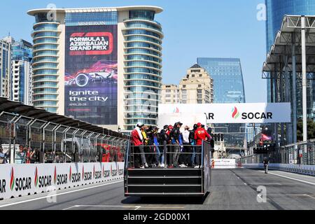 I piloti sfilano. Gran Premio di Azerbaigian, domenica 28 aprile 2019. Circuito cittadino di Baku, Azerbaigian. Foto Stock