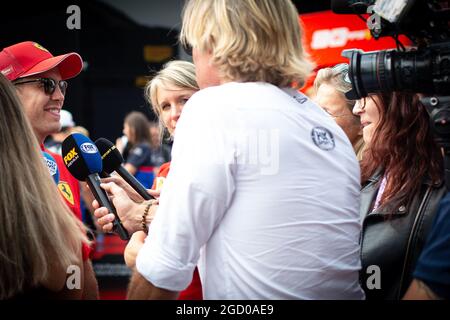 Sebastian Vettel (GER) Ferrari con i media. Gran Premio d'Italia, giovedì 5 settembre 2019. Monza Italia. Foto Stock