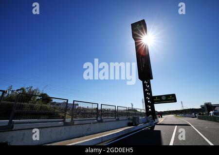 Circuito atmosfera - Pit Lane uscita. Gran Premio del Giappone, domenica 13 ottobre 2019. Suzuka, Giappone. Foto Stock