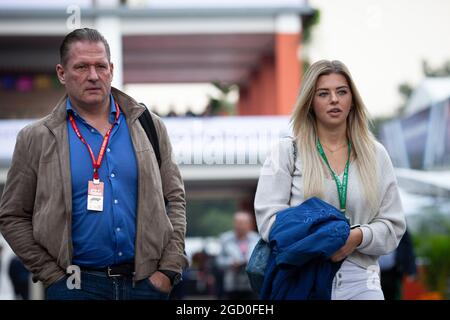 Jos Verstappen (NLD) con sua figlia Victoria Jane Verstappen. Gran Premio del Messico, venerdì 25 ottobre 2019. Città del Messico, Messico. Foto Stock