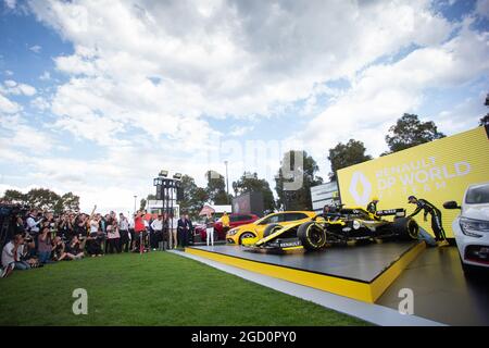 Esteban OCON (fra) Renault F1 Team e Daniel Ricciardo (AUS) Renault F1 Team - livrea svelare. Gran Premio d'Australia, mercoledì 11 marzo 2020. Albert Park, Melbourne, Australia. Foto Stock