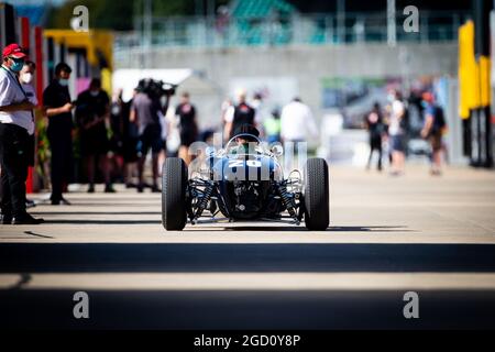 Atmosfera paddock - auto storica. Gran Premio del 70° anniversario, venerdì 7 agosto 2020. Silverstone, Inghilterra. Foto Stock