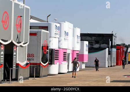 Atmosfera paddock. Gran Premio del 70° anniversario, sabato 8 agosto 2020. Silverstone, Inghilterra. Foto Stock