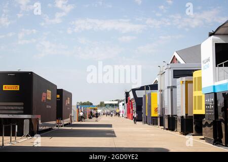 Atmosfera paddock. Gran Premio del 70° anniversario, sabato 8 agosto 2020. Silverstone, Inghilterra. Foto Stock