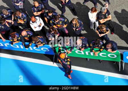 Max Verstappen (NLD) Red Bull Racing con Christian Horner (GBR) Red Bull Racing Team Principal e Dr Helmut Marko (AUT) Red Bull Motorsport Consultant a parc ferme. Gran Premio di Spagna, domenica 9 maggio 2021. Barcellona, Spagna. Foto Stock