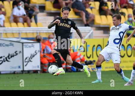 Parma, Italia. 8 agosto 2021. Dennis Man (Parma) durante il titoloEvento, amichevole partita di calcio a Parma, Italia, Agosto 08 2021 Credit: Independent Photo Agency/Alamy Live News Foto Stock