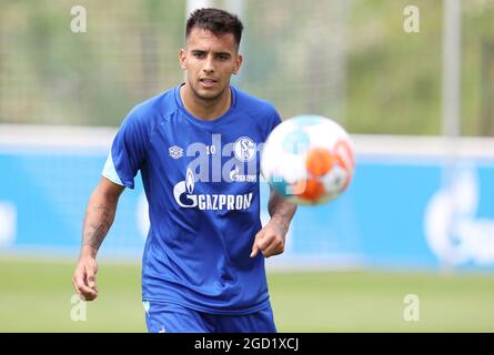 Schalke, Germania. 10 agosto 2021. Firo: 10.08.2021, Fuvuball, stagione 2021/2022, 2° Bundesliga FC Schalke 04 formazione con RODRIGO ZALAZAR/dpa/Alamy Live News Foto Stock