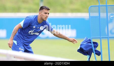 Schalke, Germania. 10 agosto 2021. Firo: 10.08.2021, Fuvuball, stagione 2021/2022, 2° Bundesliga FC Schalke 04 formazione con RODRIGO ZALAZAR/dpa/Alamy Live News Foto Stock