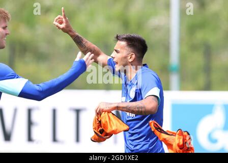 Schalke, Germania. 10 agosto 2021. Firo: 10.08.2021, Fuvuball, stagione 2021/2022, 2° Bundesliga FC Schalke 04 formazione con RODRIGO ZALAZAR/dpa/Alamy Live News Foto Stock