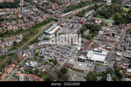 Vista aerea del centro di Poulton-le-Fylde con il centro commerciale Teanlowe prominente, Lancashire Foto Stock
