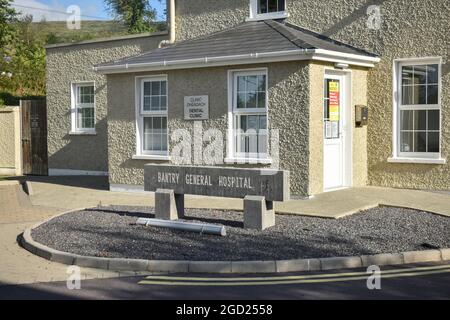 Bantry, West Cork, Irlanda. 9 agosto 2021. L’unità di valutazione medica del Bantry General Hospital riaprirà mercoledì alle 9. Credit: Karlis Dzjamko/Alamy Live News Foto Stock