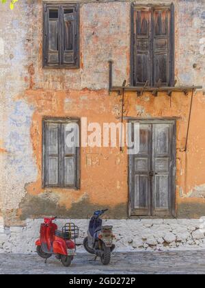 HALKI GREECE - 10 LUGLIO 2021: Halki è un'isola greca e fa parte del gruppo di isole del Dodecaneso. Foto Stock