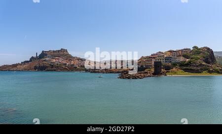 La città di Castelsardo in Sardegna, Italia in estate Foto Stock