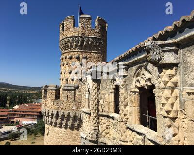 Il Castello di Manzanares el Real è uno dei grandi gioielli dell'architettura militare di Madrid Foto Stock