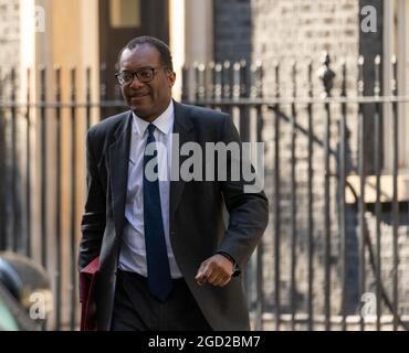 Londra, Regno Unito. 10 agosto 2021. Kwasi Kwarteng, Business Secretary, lascia 10 Downing Street, Londra UK Credit: Ian Davidson/Alamy Live News Foto Stock