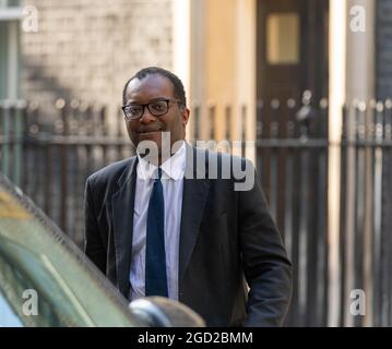 Londra, Regno Unito. 10 agosto 2021. Kwasi Kwarteng, Business Secretary, lascia 10 Downing Street, Londra UK Credit: Ian Davidson/Alamy Live News Foto Stock