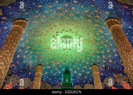 Bangkok, Tailandia 07 aprile 2021 Wat Paknam Bhasicharoen Stupa è un tempio reale situato nel distretto di Phasi Charoen a Bangkok Foto Stock