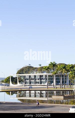 Brasilia, Distrito Federal, Brasile. 10 agosto 2021. (INT) Parata delle forze armate sulla Esplanade dei Ministeri, a Brasilia. 10 agosto 2021, Brasilia, Distretto Federale, Brasile: Parata delle forze armate sulla Esplanade dei Ministeri, a Brasilia, il Martedì mattina (10) (Credit Image: © Wellington Macedo/TheNEWS2 via ZUMA Press Wire) Foto Stock