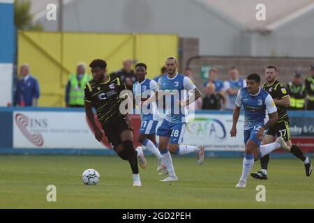 BARROW IN FURNESS, Regno Unito 10 AGOSTO Myles Hippolyte di Scunthorpe si è Unito in azione durante la partita di Carabao Cup tra Barrow e Scunthorpe Uniti alla Holker Street, Barrow-in-Furness martedì 10 agosto 2021. (Credit: Marco Fletcher ) Credit: MI News & Sport /Alamy Live News Foto Stock