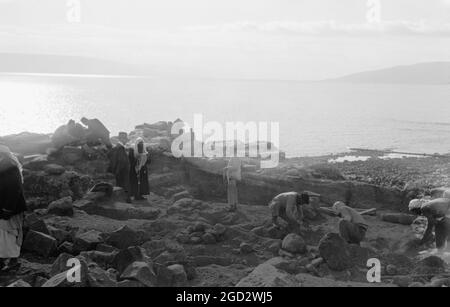 Intorno al Mar Morto, Palestine Potash Works, uomini che lavorano ca. 1920 Foto Stock