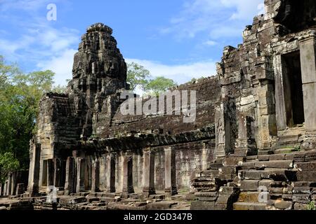 Cambogia Krong Siem Reap Angkor Wat - Bayon Temple facciata con volti scolpiti Foto Stock