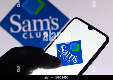 Brasile. 10 agosto 2021. In questa illustrazione fotografica, il logo Sams Club visualizzato sullo smartphone. (Credit Image: © Rafael Henrique/SOPA Images via ZUMA Press Wire) Foto Stock