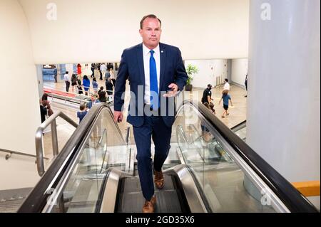 Washington, DC, Stati Uniti. 10 agosto 2021. 10 agosto 2021 - Washington, DC, Stati Uniti: Senatore degli Stati Uniti MIKE LEE (R-UT) vicino alla metropolitana del Senato. (Credit Image: © Michael Brochstein/ZUMA Press Wire) Foto Stock