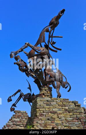 Il monumento ai cavalli di guerra (di Luc Coomans) in ricordo dei cavalli di guerra che servirono e morirono durante la prima guerra mondiale a Vlamertinge (Ypres), Belgio Foto Stock