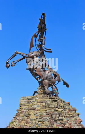 Il monumento ai cavalli di guerra (di Luc Coomans) in ricordo dei cavalli di guerra che servirono e morirono durante la prima guerra mondiale a Vlamertinge (Ypres), Belgio Foto Stock